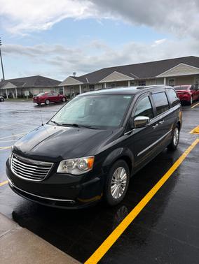 Black 2016 Chrysler Town & Country Limited