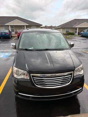 Black 2016 Chrysler Town & Country Limited