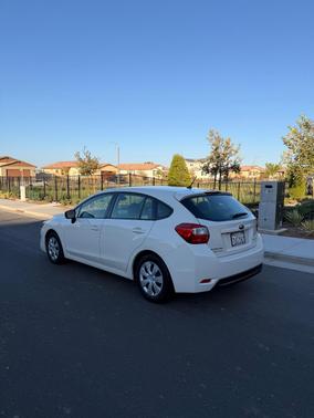 White 2016 Subaru Impreza 2.0i