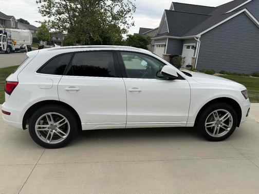 White 2014 Audi Q5 2.0T Premium Plus