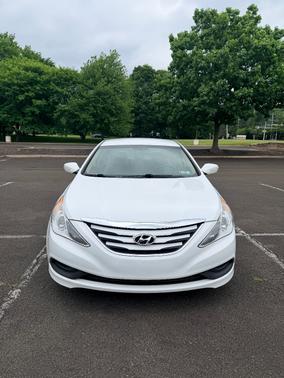White 2014 Hyundai SONATA GLS