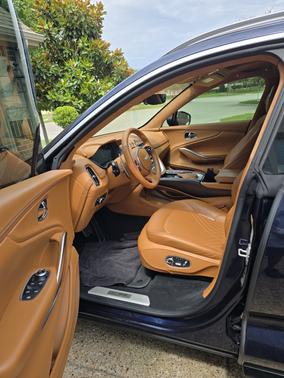 2021 Aston Martin DBX Base
