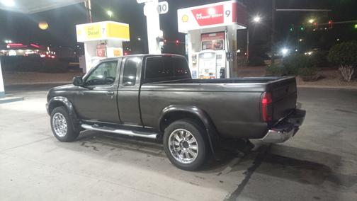 Black 2000 Nissan Frontier SE King Cab