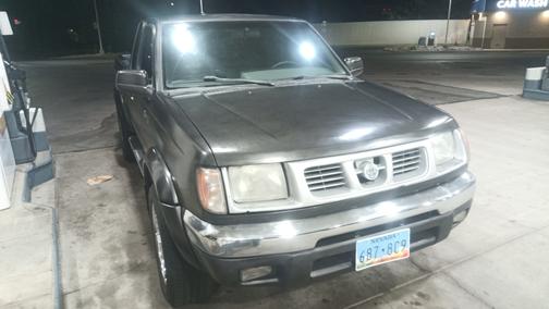 Black 2000 Nissan Frontier SE King Cab