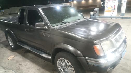 Black 2000 Nissan Frontier SE King Cab