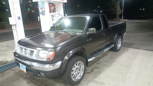 Black 2000 Nissan Frontier SE King Cab