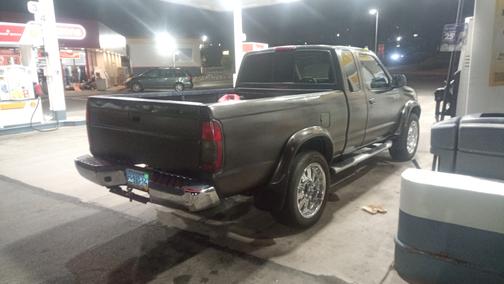 Black 2000 Nissan Frontier SE King Cab