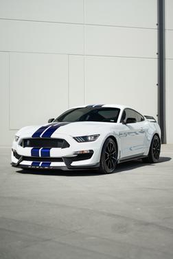 2016 Ford Shelby GT350 Base