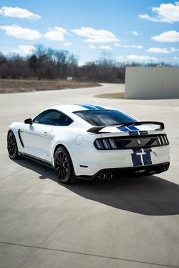 2016 Ford Shelby GT350 Base