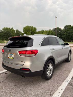 Silver 2018 Kia Sorento LX