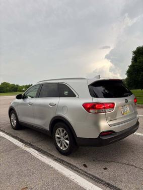 Silver 2018 Kia Sorento LX