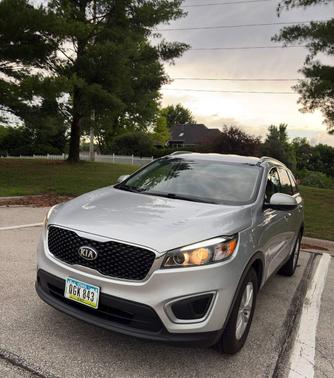 Silver 2018 Kia Sorento LX