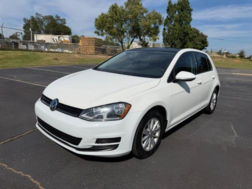 White 2016 Volkswagen Golf TSI S 2-Door