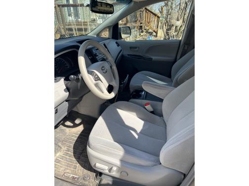 2013 Toyota Sienna LE