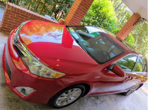 Red 2014 Toyota Camry Hybrid XLE