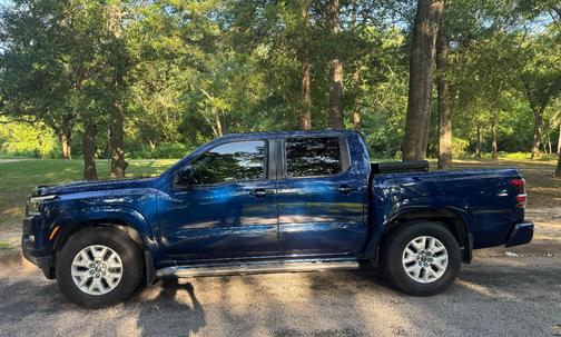 Blue 2022 Nissan Frontier SV