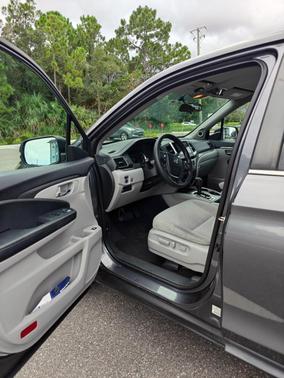Gray 2016 Honda Pilot EX