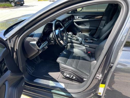 2017 Porsche Panamera Panamera 4