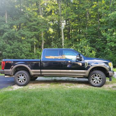 Photo 2 of 3 of 2022 Ford F-350 King Ranch