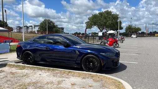 Photo 2 of 3 of 2022 BMW M4 Competition