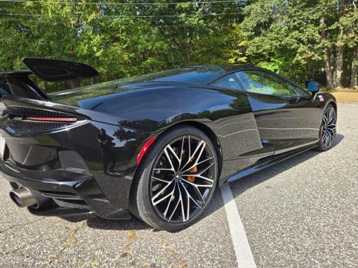 2023 McLaren GT Base