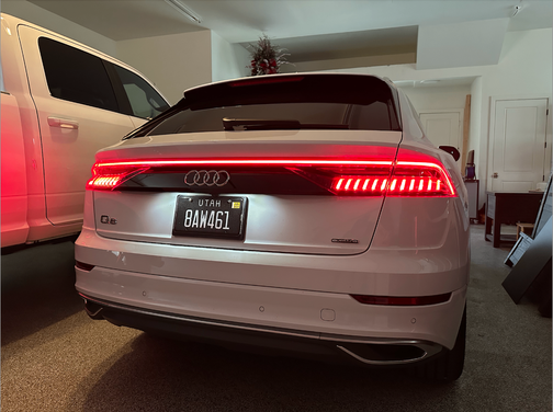 White 2023 Audi Q8 55 Premium