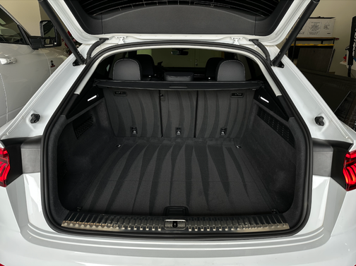 White 2023 Audi Q8 55 Premium