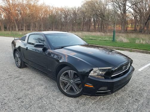 Black 2013 Ford Mustang V6