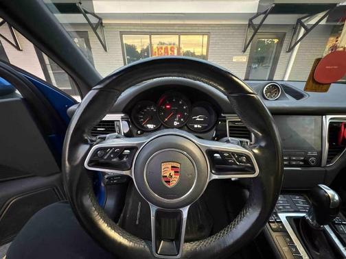 Blue 2018 Porsche Macan Macan Sport Edition