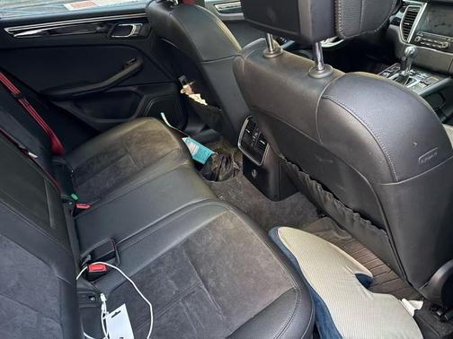 Blue 2018 Porsche Macan Macan Sport Edition