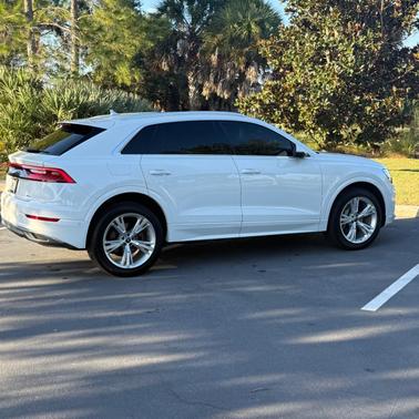 White 2023 Audi Q8 55 Premium