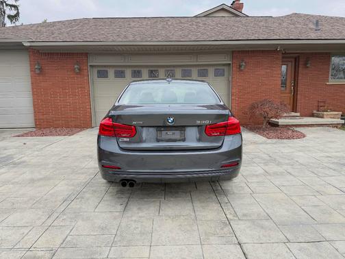 2017 BMW 330 i xDrive