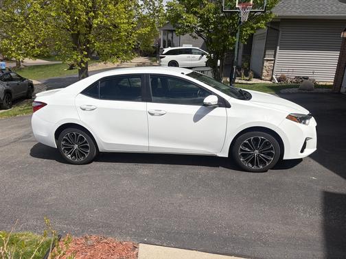 White 2015 Toyota Corolla S