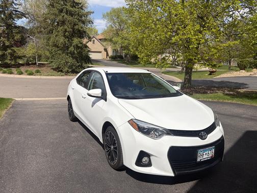 White 2015 Toyota Corolla S
