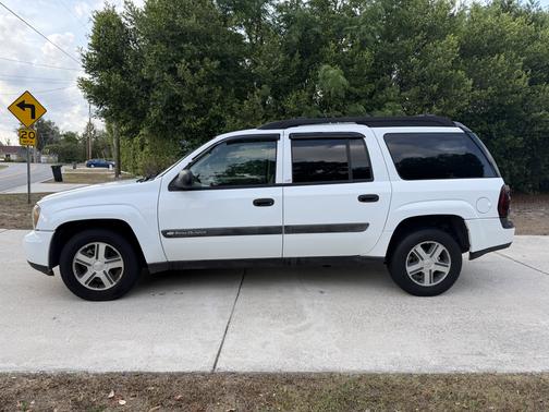 White 2004 Chevrolet TrailBlazer EXT LS