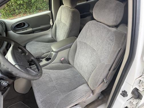 White 2004 Chevrolet TrailBlazer EXT LS