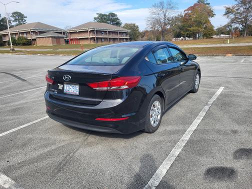2018 Hyundai ELANTRA SE