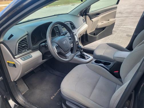 2018 Hyundai ELANTRA SE