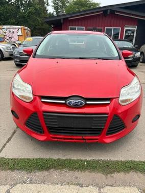 Red 2014 Ford Focus SE