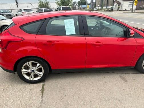 Red 2014 Ford Focus SE