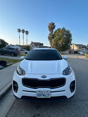 White 2019 Kia Sportage LX