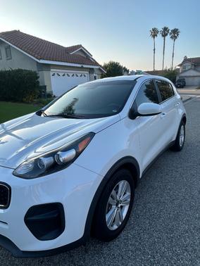 White 2019 Kia Sportage LX