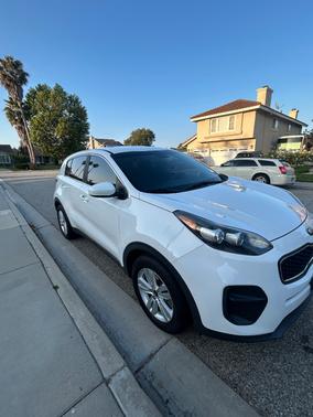 White 2019 Kia Sportage LX