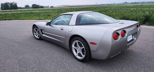 2001 Chevrolet Corvette Base