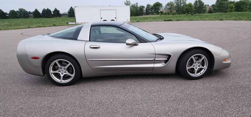 2001 Chevrolet Corvette Base
