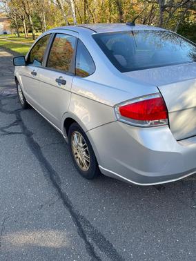 Gray 2010 Ford Focus SE