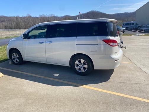 Photo 3 of 4 of 2013 Nissan Quest SV