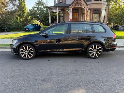 Black 2018 Volkswagen Golf SportWagen TSI S