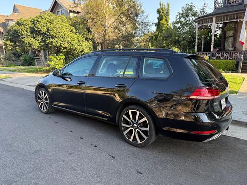 Black 2018 Volkswagen Golf SportWagen TSI S