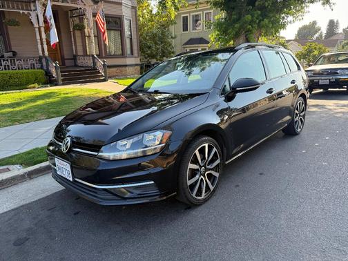 Black 2018 Volkswagen Golf SportWagen TSI S